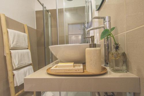 a bathroom with a sink and a counter top with a sink at Villa Pietra Estoril Eco Guesthouse in Estoril