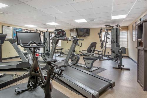 a gym with several tread machines and a flat screen tv at Best Western Plus Bridgeport Inn in Bridgeport