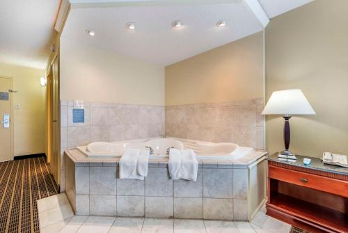 a large bathroom with a tub with towels on it at Best Western Plus Bridgeport Inn in Bridgeport