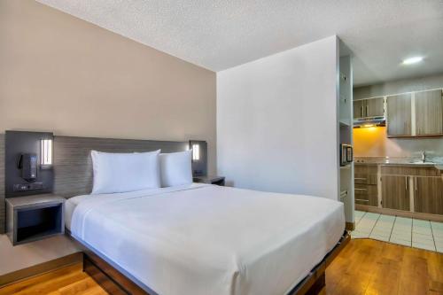 Studio 6-Austin, TX - Midtownにあるベッド