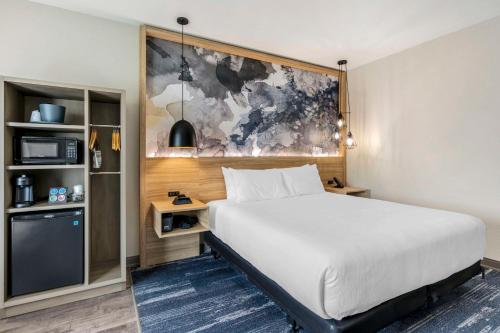 Postel nebo postele na pokoji v ubytování Best Western Plus Winter Haven Inn & Suites