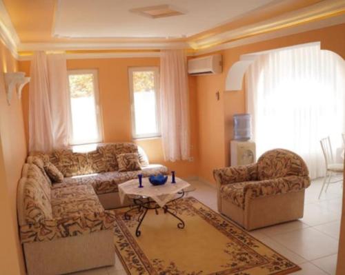 a living room with a couch and a table at Didim Yazlik Ev 1 in Didim