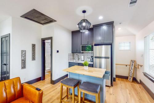 a kitchen with a table and chairs in a room at McKinney Marvel in McKinney