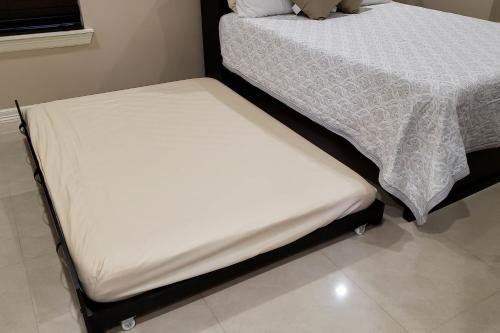 two beds sitting next to each other in a room at Timeless Memories in Los Fresnos