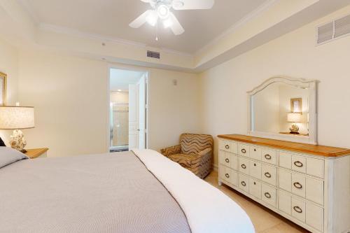 Postel nebo postele na pokoji v ubytování Sunseekers 4400 Unit C-103 A