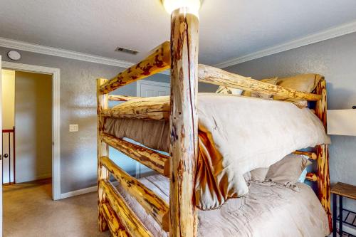a couple of bunk beds in a room at The Mystic in Livingston