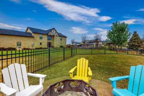 two chairs and a fire pit in a yard at The Mystic in Livingston