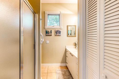 Gambar di galeri bagi Suwanee House, River Watcher, & Riverbend di Bell