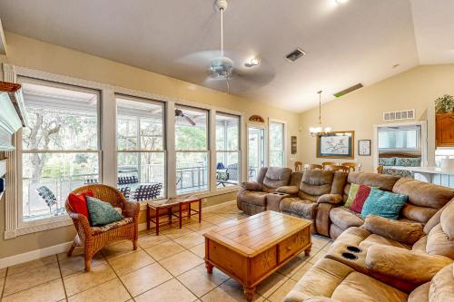 Ruang duduk di Suwanee House & Riverbend