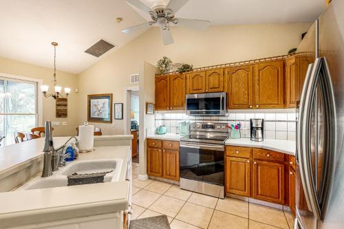 Dapur atau dapur kecil di Suwanee House & Riverbend