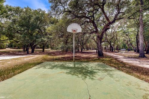 Gambar di galeri bagi Suwanee House & Riverbend di Bell
