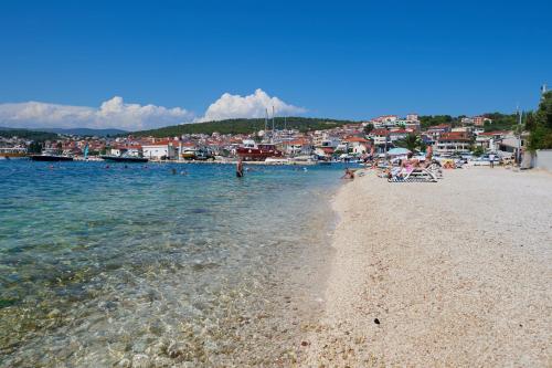 Fotografie z fotogalerie ubytování Apartments by the sea Okrug Gornji, Ciovo - 15851 v Trogiru