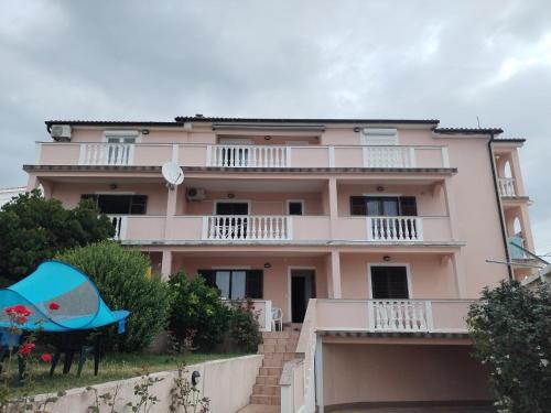 Apartments with parking space Lopar, Rab - 21581