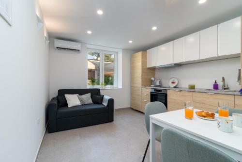 Apartments by the sea Trogir - 21588