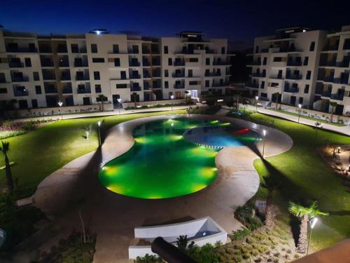 Bazén v ubytování Super appartement vue sur mer et à 2 minutes de la plage de Martil. nebo v jeho okolí