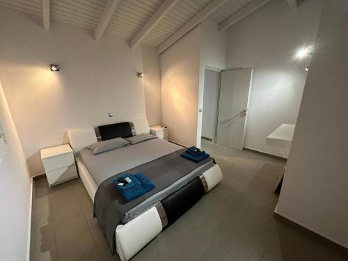 a bedroom with a large bed in a room at Ocean Waves - Alykes Beach in Drosia