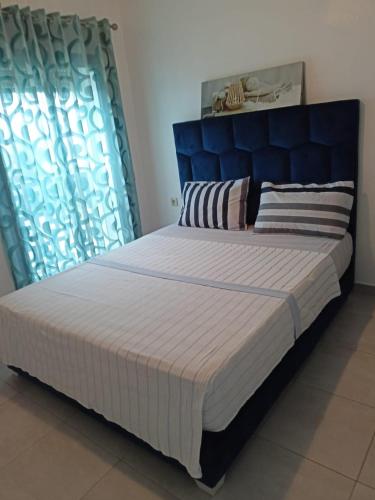 Cama o camas de una habitación en Super appartement vue sur mer et à 2 minutes de la plage de Martil.