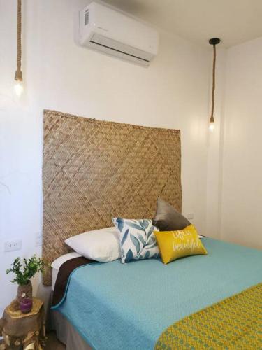a bedroom with a bed with pillows on it at MaaR Estudios 6, a 2 cuadras del Malecón de La Paz in La Paz
