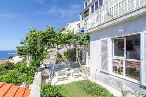una casa con vista sull'oceano di Studios Maslac a Dubrovnik