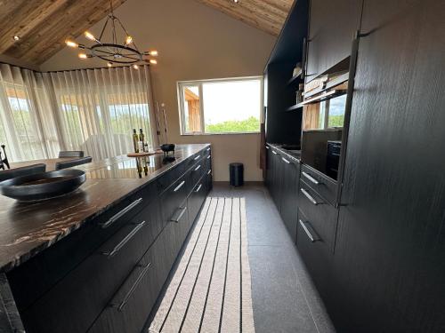 Η κουζίνα ή μικρή κουζίνα στο Stunning Luxury Chalet in West Iceland - Birta Rentals