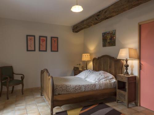 Säng eller sängar i ett rum på Gîte Souvigny, 5 pièces, 10 personnes - FR-1-489-466