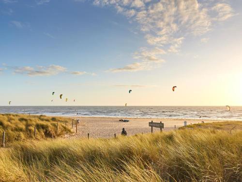 Photo de la galerie de l'établissement Maison moderne avec piscine, 700m des plages, 6-8 pers, animaux admis - FR-1-540-274, à Notre-Dame-de-Monts