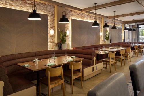 a restaurant with wooden tables and chairs and brick walls at Napa Valley Marriott Hotel & Spa in Napa