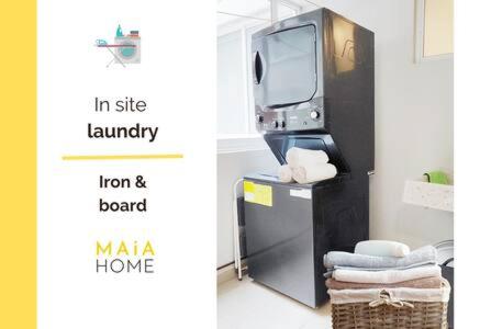 a kitchen with a refrigerator and a tv in a room at Leonora MaiaHome-Amplio apt en Polanco a pasos de Masaryk 3BD + 3BT in Mexico City