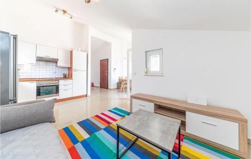 Cozy Apartment In Makarska With Wifi