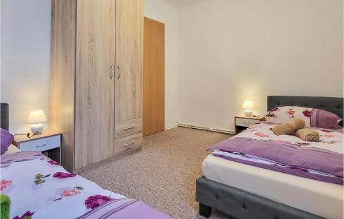 Postel nebo postele na pokoji v ubytování 2 Bedroom Nice Apartment In Friedrichroda