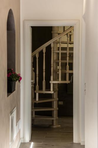 a hallway with a spiral staircase in a house at B&B Corte sul Naviglio CIN I T 0 1 5 0 7 0 C 1 3 X U I L Q C V in Cernusco sul Naviglio