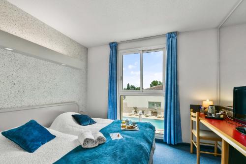 Ένα ή περισσότερα κρεβάτια σε δωμάτιο στο Logis Hôtel & Restaurant Ludik
