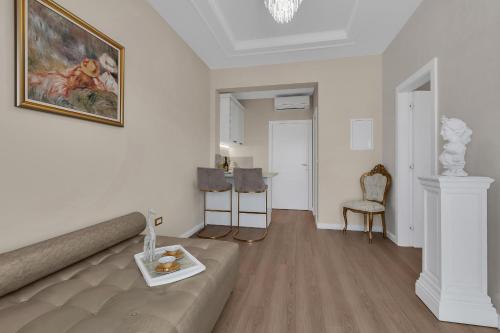 a living room with a couch and a painting on the wall at Apartment Vranješ in Makarska