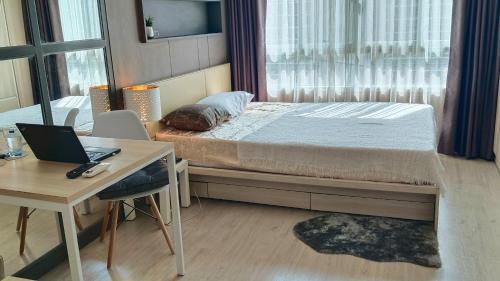 Ένα ή περισσότερα κρεβάτια σε δωμάτιο στο Elio Del Ray condo feel resort