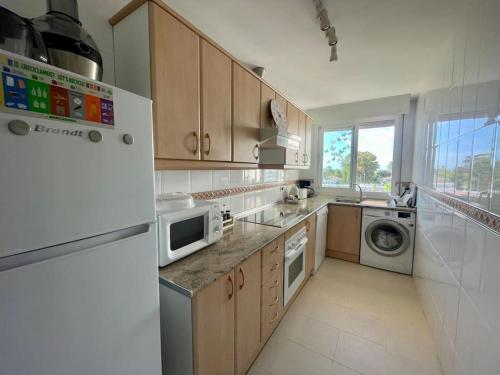 Moderno Apartamento con terraza y vista al mar a 5 min Pto. Banús