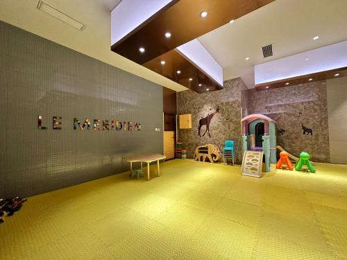 a room with a play area with a play set at Le Meridien Xi'an Chanba in Xi'an