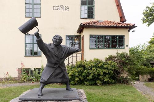 a statue of a man holding a bucket at Villa Wäring Husrum & Frukost in Varberg