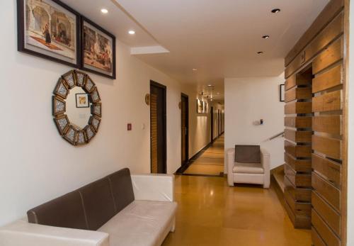Un lugar para sentarse en Raghu Mahal Hotel