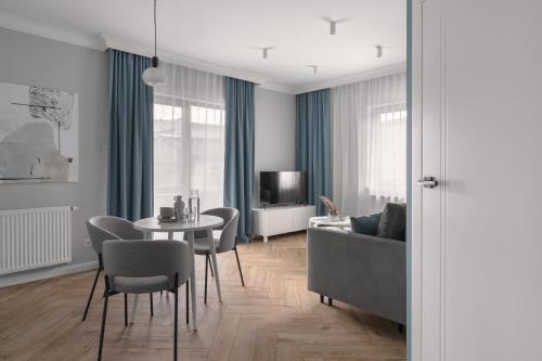 a living room with a table and a couch at APARTIO ROOMS Gliwice in Gliwice
