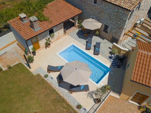 Villa Tonin - house for 6 guests with backyard, pool and whirlpool in Marčana Istria, Ferienhaus Istrien
