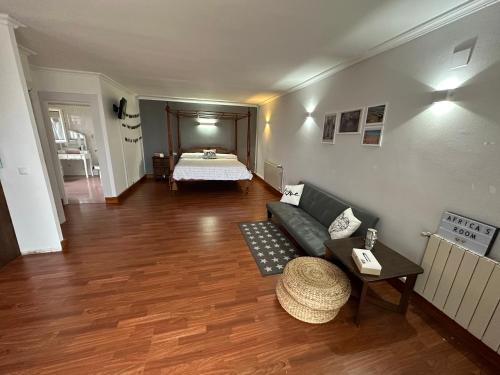 a living room with a couch and a bed at Suite en estancia maravillosa y romántica ideal parejas in Pineda de Mar