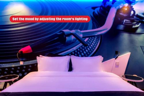 a room with a bed with a vacuum machine at HF Fenix Music in Lisbon