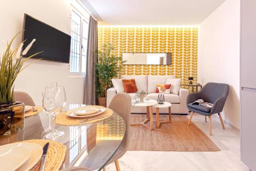 a living room with a couch and a table at Genteel Home Catedral in Cádiz