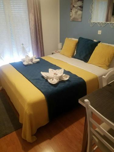 Letto o letti in una camera di Apartments and Rooms PUNTA
