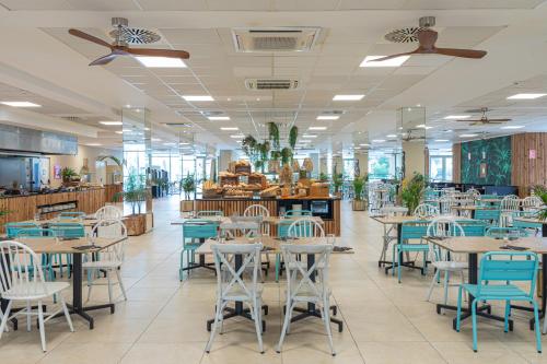 En restaurant eller et andet spisested på INNSiDE by Meliá Alcudia