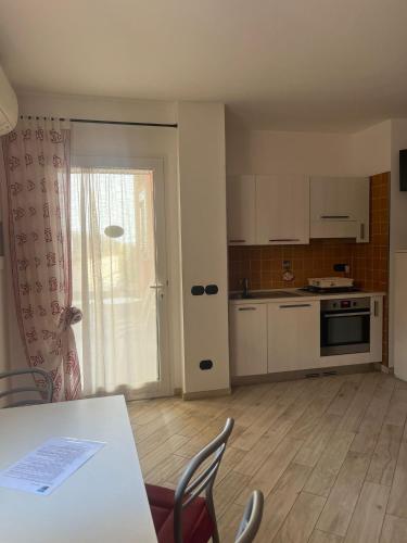 Η κουζίνα ή μικρή κουζίνα στο Chéry Holiday Home