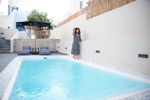 Bazén v ubytování Aidani Luxurious Rooms nebo v jeho okolí