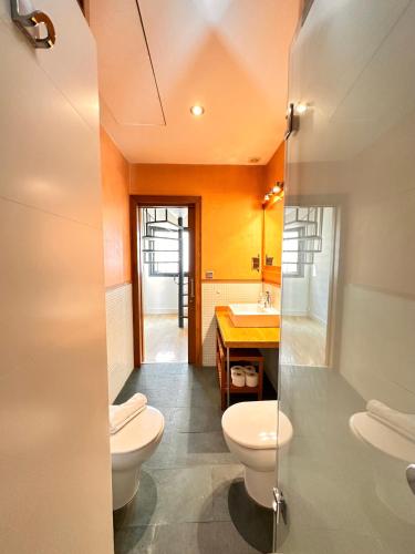Homey Seville Penthouse near cathedral private rooftop optional Parking