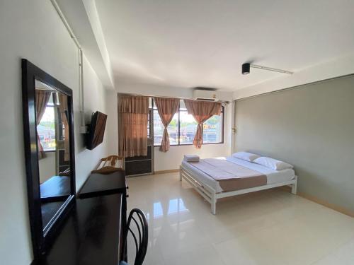 Postel nebo postele na pokoji v ubytování Citi Place Hotel ซิตี้ เพลส