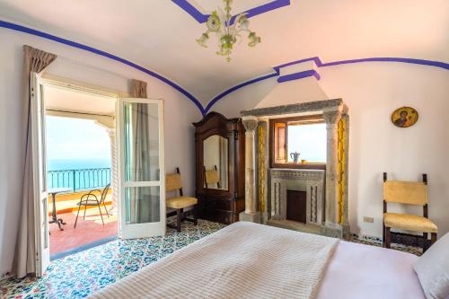 A bed or beds in a room at Starhost - Casa del Principe